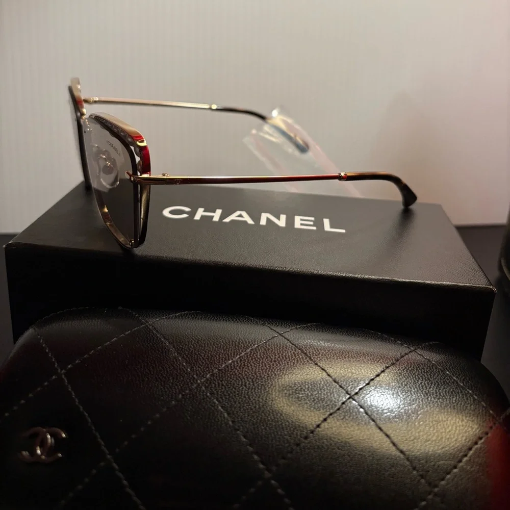 CHANEL Pearl Square Sunglasses 4235